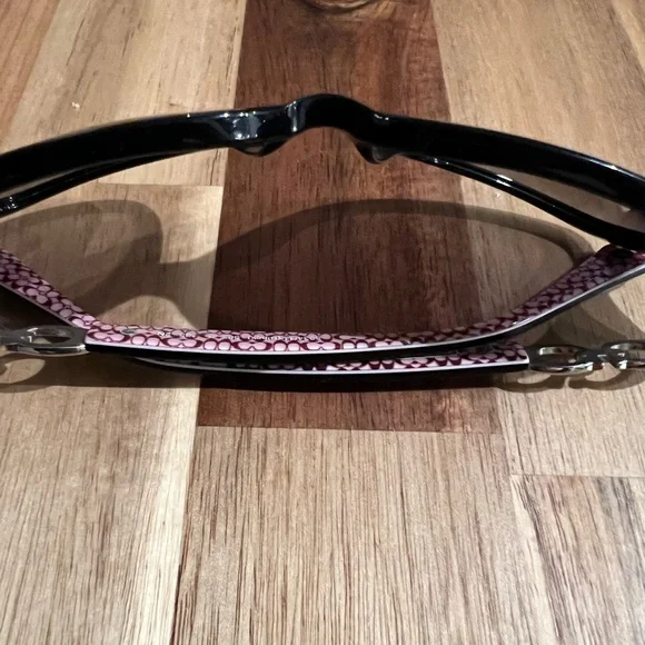 Coach Beatrice HC8019 Black Sunglasses with Signature Hard Case - Picture 5 of 14